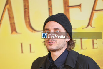 2024-11-15 - Luca Marinelli, voice of Mufasa, during the Photocall of the movie MUFASA - Il Re Leone on November 15, 2024 at Cinema The Space, Rome, Italy - MUFASA - IL RE LEONE - NEWS - VIP