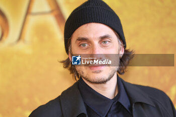 2024-11-15 - Luca Marinelli, voice of Mufasa, during the Photocall of the movie MUFASA - Il Re Leone on November 15, 2024 at Cinema The Space, Rome, Italy - MUFASA - IL RE LEONE - NEWS - VIP