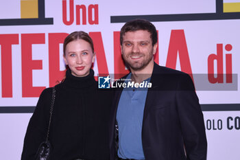 2024-11-18 - Jacopo Olmo Antinori and with his wife during the Photocall of the movie UNA TERAPIA DI GRUPPO on November 18, 2024 at Cinema The Space, Rome, Italy - UNA TERAPIA DI GRUPPO - NEWS - VIP