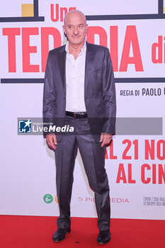 2024-11-18 - Claudio Bisio during the Photocall of the movie UNA TERAPIA DI GRUPPO on November 18, 2024 at Cinema The Space, Rome, Italy - UNA TERAPIA DI GRUPPO - NEWS - VIP