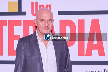 2024-11-18 - Claudio Bisio during the Photocall of the movie UNA TERAPIA DI GRUPPO on November 18, 2024 at Cinema The Space, Rome, Italy - UNA TERAPIA DI GRUPPO - NEWS - VIP