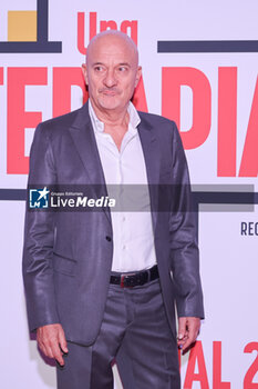 2024-11-18 - Claudio Bisio during the Photocall of the movie UNA TERAPIA DI GRUPPO on November 18, 2024 at Cinema The Space, Rome, Italy - UNA TERAPIA DI GRUPPO - NEWS - VIP