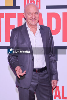 2024-11-18 - Claudio Bisio during the Photocall of the movie UNA TERAPIA DI GRUPPO on November 18, 2024 at Cinema The Space, Rome, Italy - UNA TERAPIA DI GRUPPO - NEWS - VIP