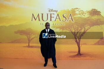 2024-11-15 - Barry Jenkins - MUFASA, IL RE LEONE - NEWS - VIP