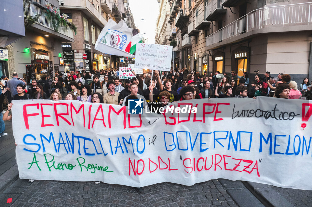 Napoli, Protests Government's Security Decree - NEWS - CHRONICLE