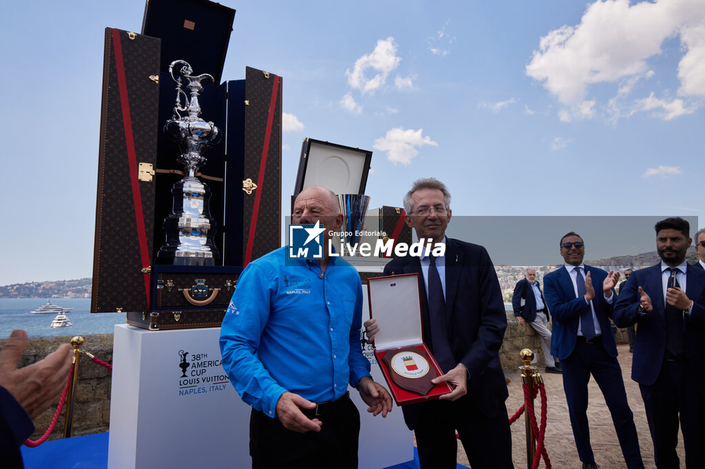 America's Cup and Louis Vuitton Cup: the Trophies in Naples for the presentation of the 37th edition in 2027. - NEWS - CHRONICLE