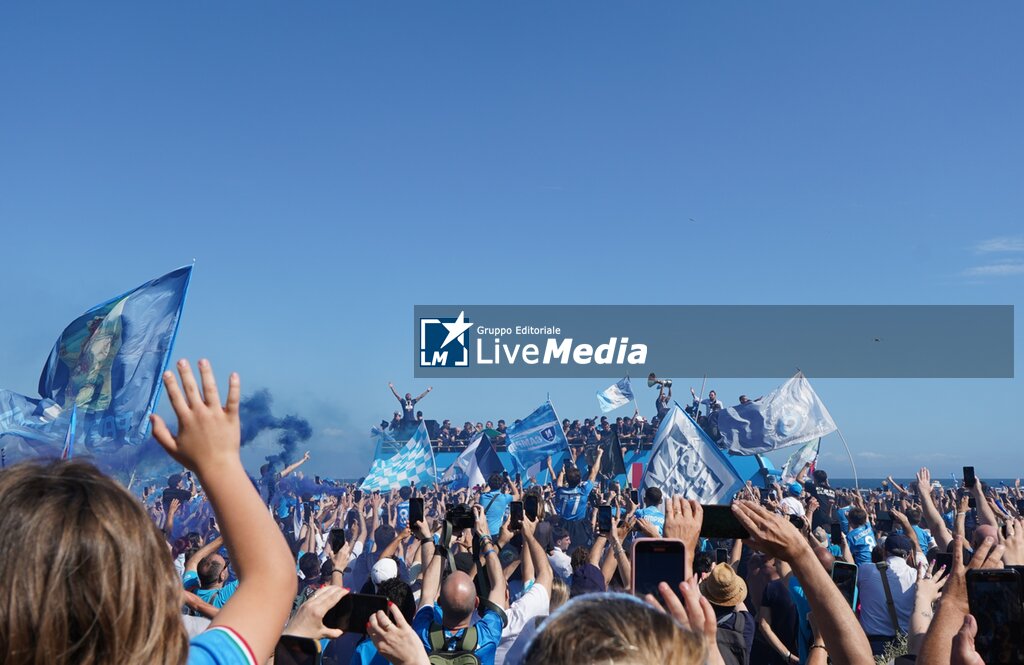 Napoli Scudetto celebration. Parade of the team on the bus along the seafront - NEWS - EVENTS