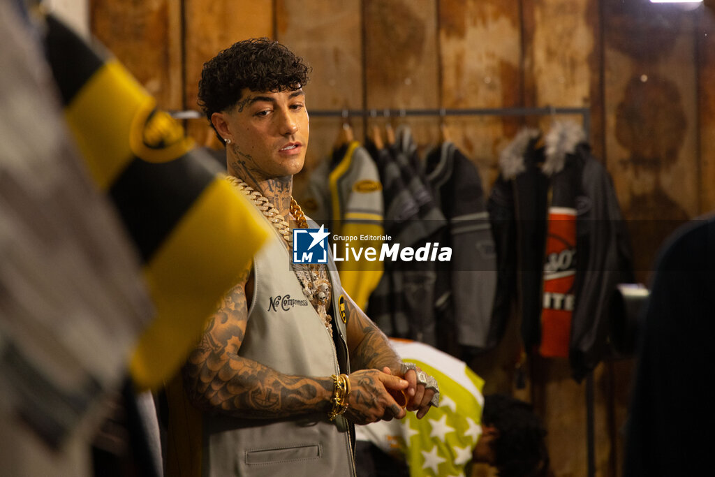 PDF - Celebrities and backstage - Milan Fashion Week - Menswear Spring/Summer 2026 - NEWS - MODA