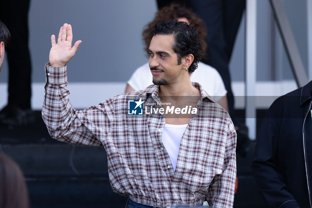 Prada - Arrivals - Milan Fashion Week - Menswear Spring/Summer 2026 - NEWS - MODA