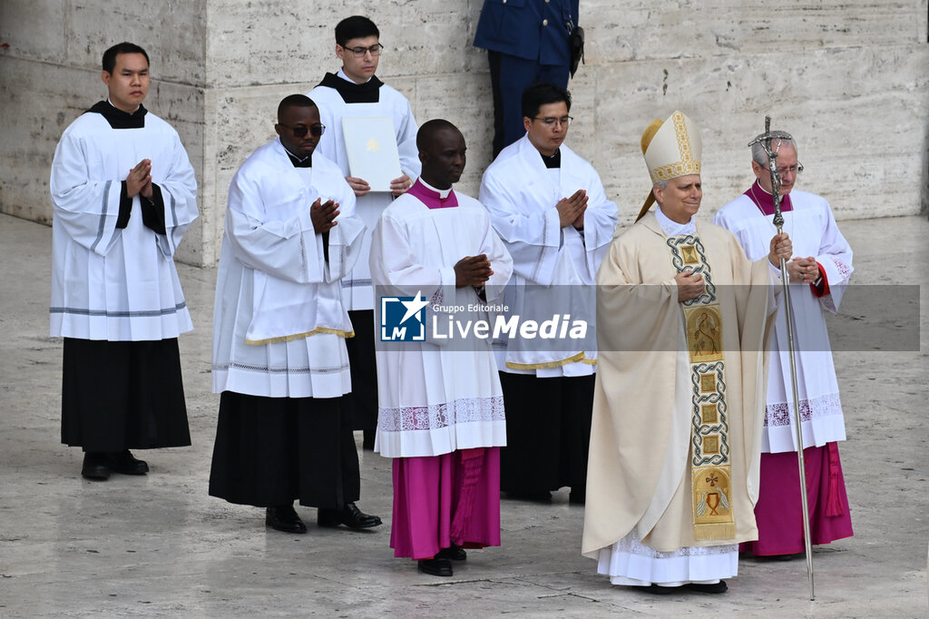 Pope Leo XIV Holy Mass for the Beginning of the Pontificate and Regina Caeli - NEWS - RELIGION