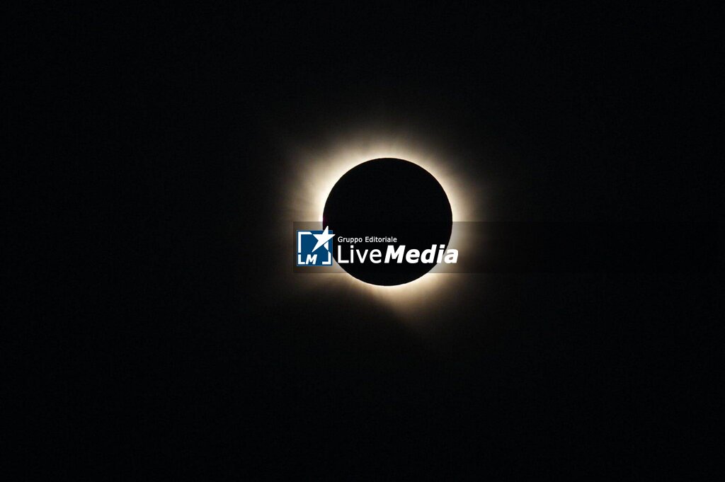 A total solar eclipse is seen from Madrid - NEWS - ENVIRONMENT