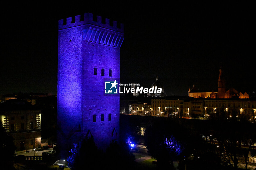 Historic gates of Florence illuminated in purple to commemorate ACF Fiorentina's president Rocco Commisso. - NEWS - CHRONICLE