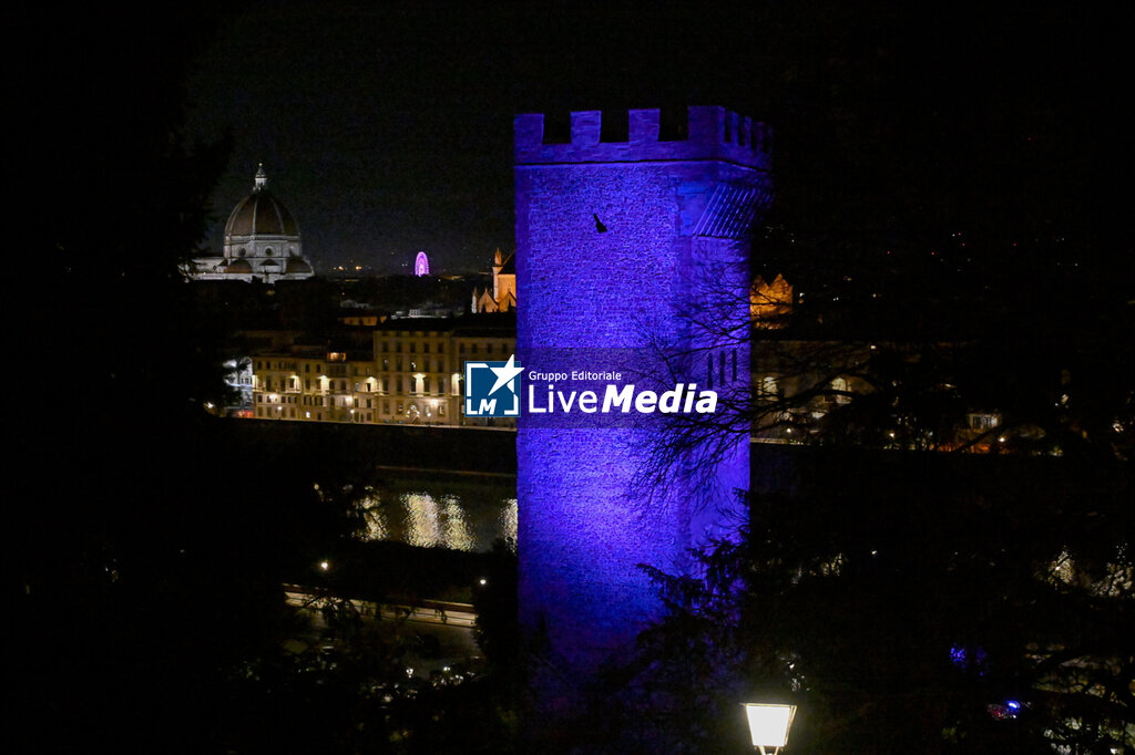 Historic gates of Florence illuminated in purple to commemorate ACF Fiorentina's president Rocco Commisso. - NEWS - CHRONICLE