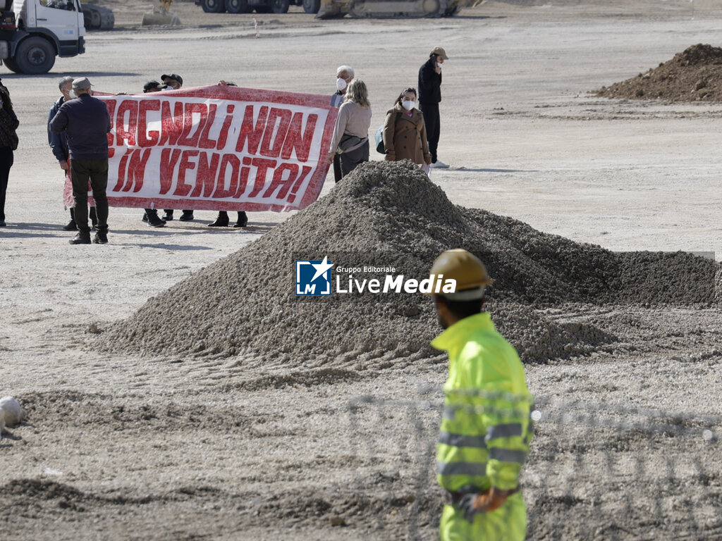 Activists Storm Bagnoli Landfill Site to Protest America’s Cup Works - NEWS - CHRONICLE