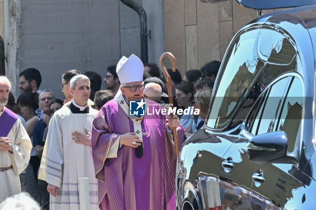 Funeral of Monica Montefalcone and daughter Giorgia Simmaca - NEWS - CHRONICLE