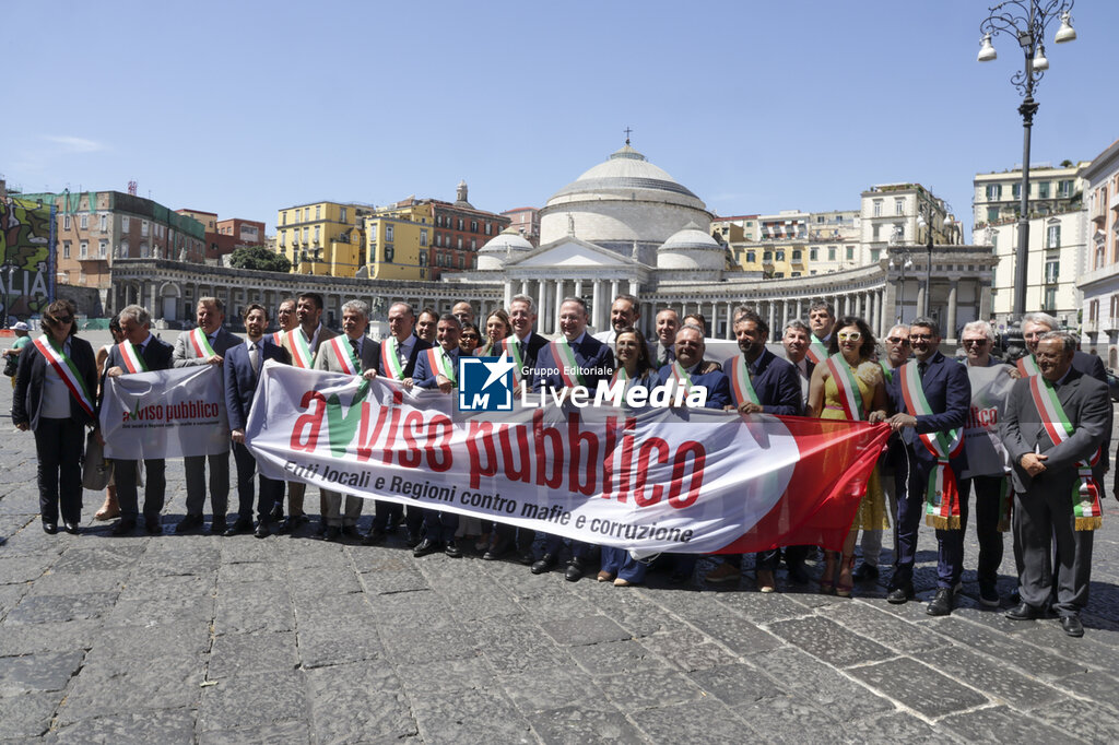  Directors under fire, mayors’ flash mob - NEWS - CHRONICLE