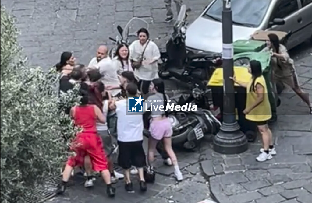 Gunfire and Kalashnikov During Violent Clash in Naples - NEWS - CHRONICLE