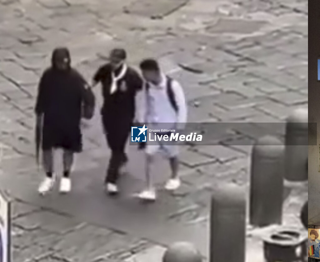 Gunfire and Kalashnikov During Violent Clash in Naples - NEWS - CHRONICLE