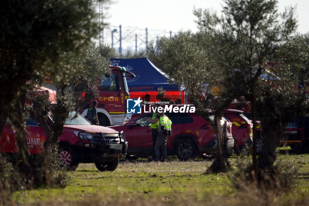 Emergency services attend to the victims at the scene of a collision between two trains in Urda, Spain, on Wednesday, Oct. 28, 2026. - NEWS - CHRONICLE