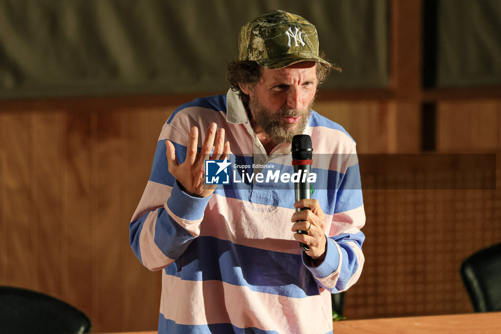 Jovanotti meets students at the UMG in Catanzaro - NEWS - EVENTS