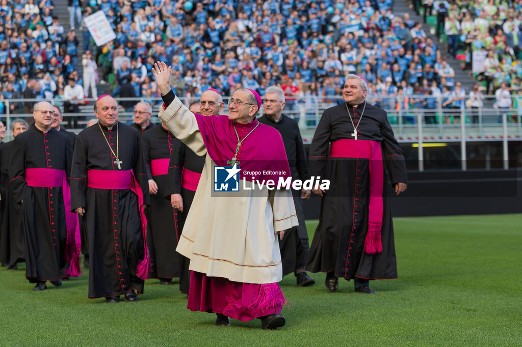 Archbishop Del Pini meets with the Confirmation candidates - NEWS - EVENTS
