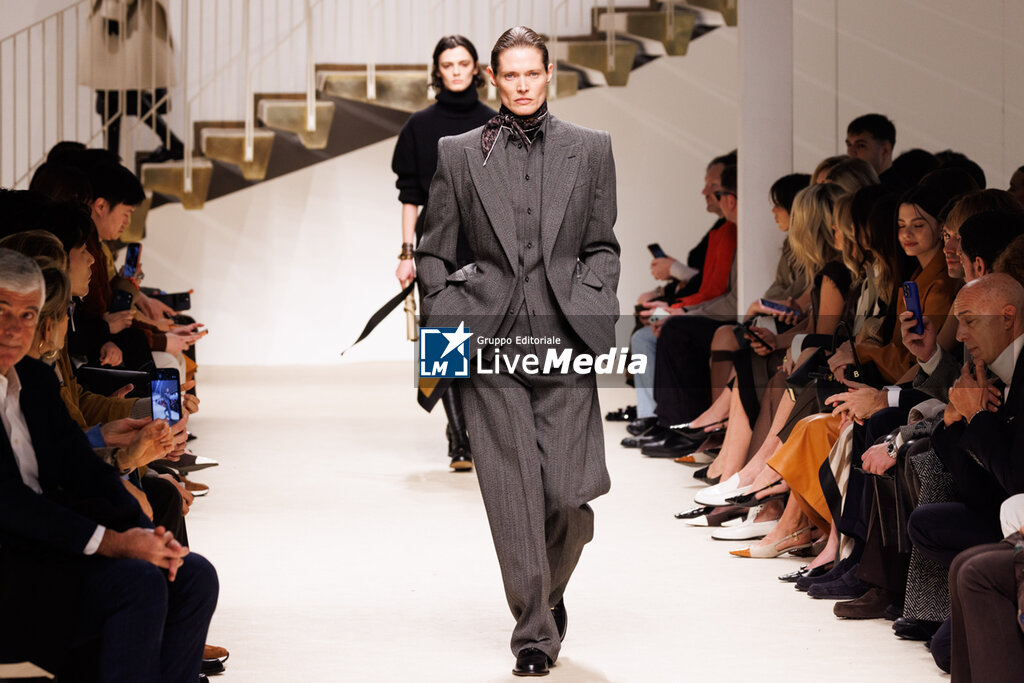 Tod's - Runway - Milan Fashion Week - Womenswear Fall/Winter 2026/2027 - NEWS - FASHION