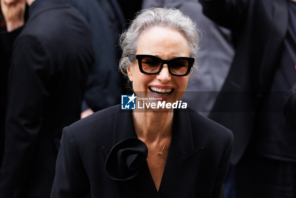 Giorgio Armani - Outside Arrivals - Milan Fashion Week - Womenswear Fall/Winter 2026/2027 - NEWS - FASHION