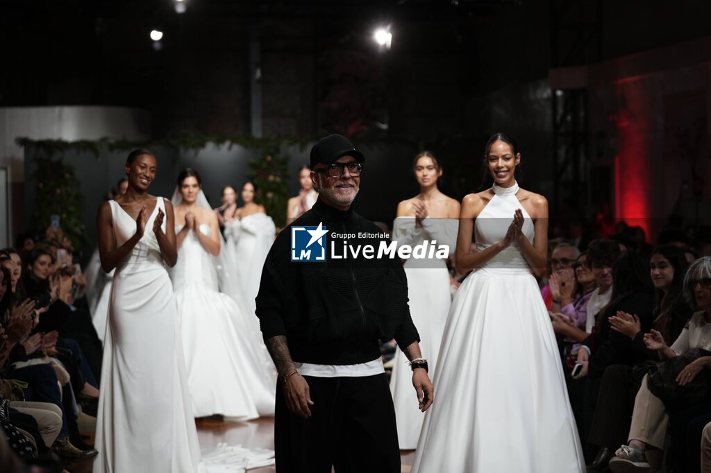 Desfle de la firma Jaime Jarque en la ciudad de Madrid - NEWS - FASHION