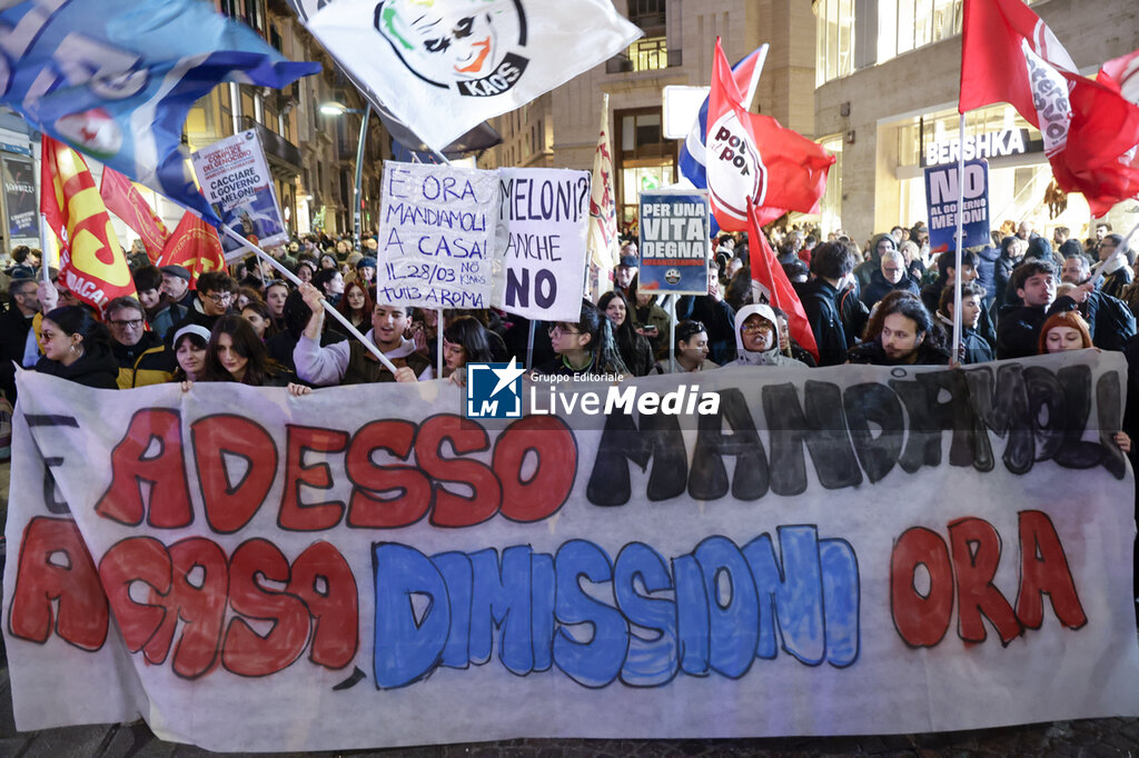 Napoli, Referendum result: “no” supporters celebrate across italy - NEWS - POLITICS