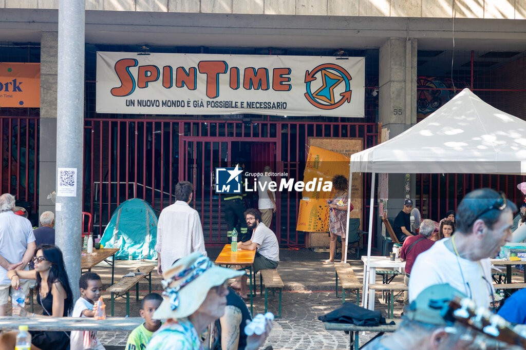 Spin Time, Rome, permanent picket outside the structure - NEWS - POLITICS