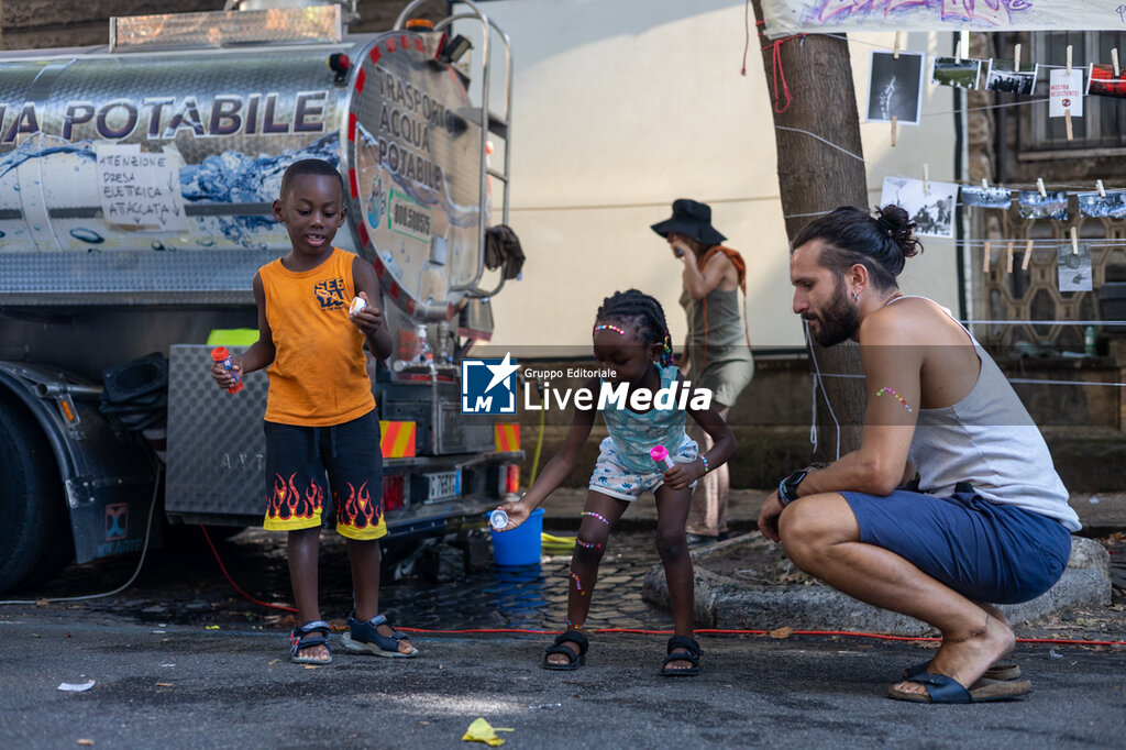 Permanent protest outside the evicted Spin Time social center, August 6, 2025 - NEWS - POLITICS