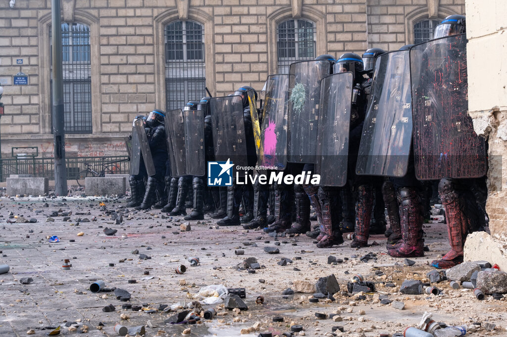 Gilet jaunes and cost of living protest in Paris  - NEWS - POLITICS