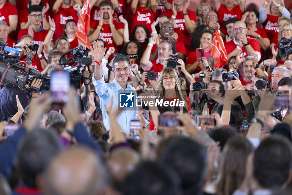 Pedro Sanchez and Begona Gomez attending PSOE political rally in Madrid on Saturday, 17 October 2026. - NEWS - POLITICS