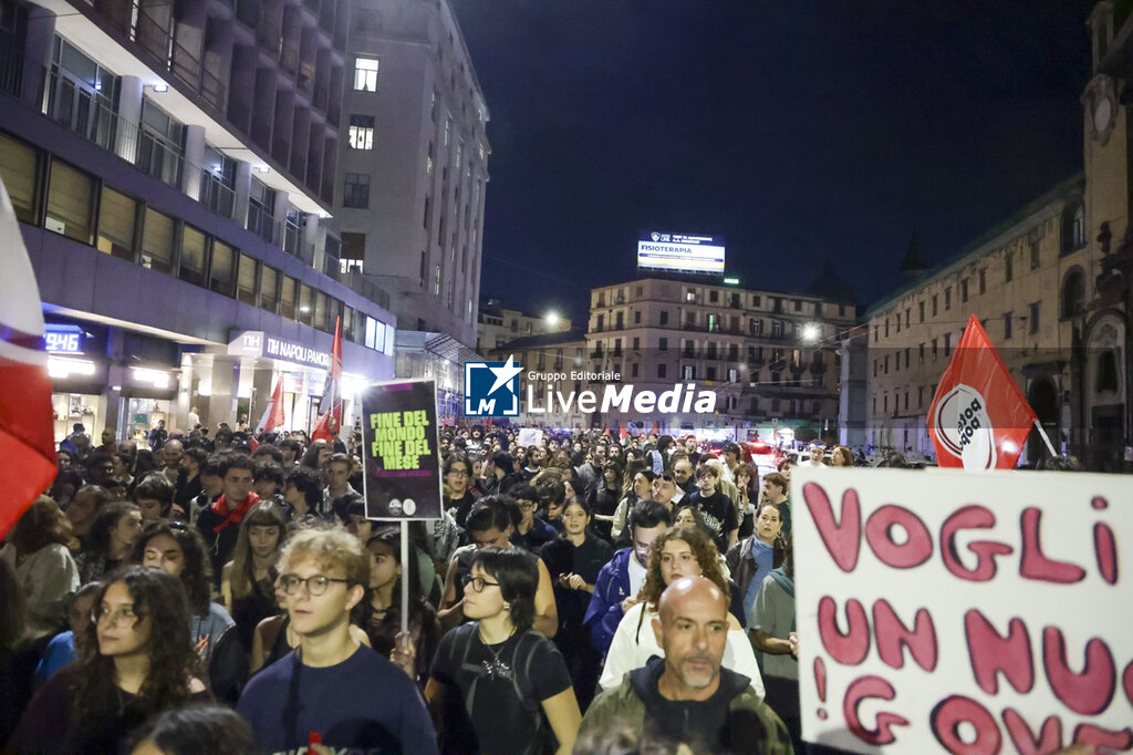 Rising cost of living, Protesters Clash with Police in Naples - NEWS - POLITICS