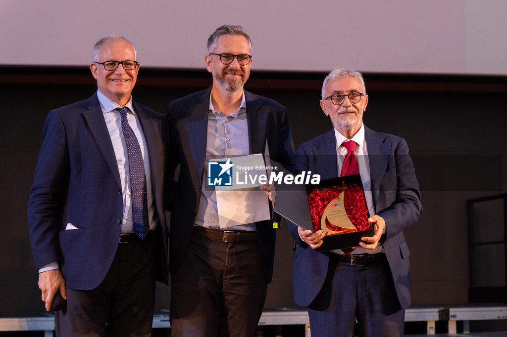 Bologna Portici Festival: Aldo Cazzullo, Roberto Gualtieri, Matteo Lepore. - REPORTAGE - POLITICS