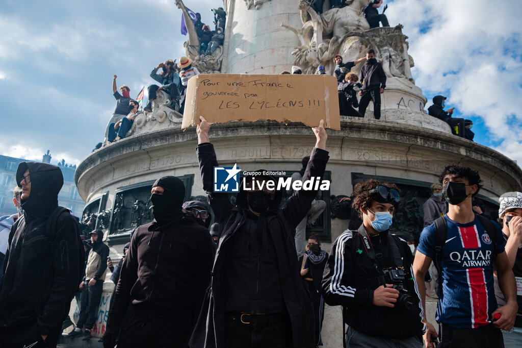 General strike of GenZ and gilet Jaunes against the high cost of living - REPORTAGE - POLITICS