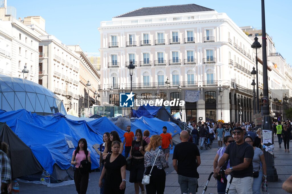 Continua la acampada en la Puerta del Sol de Madrid en portesta por los altos precios de los alquileres en Madrid - NEWS - SOCIETY