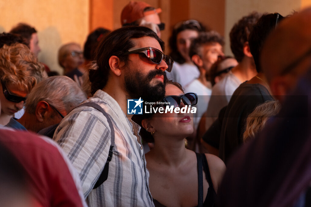 Solar eclipse in Bologna - REPORTAGE - SOCIETY