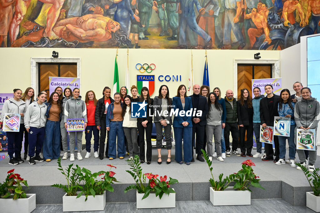 Presentation of the 2025-2026 Women's soccer album - NEWS - VIP