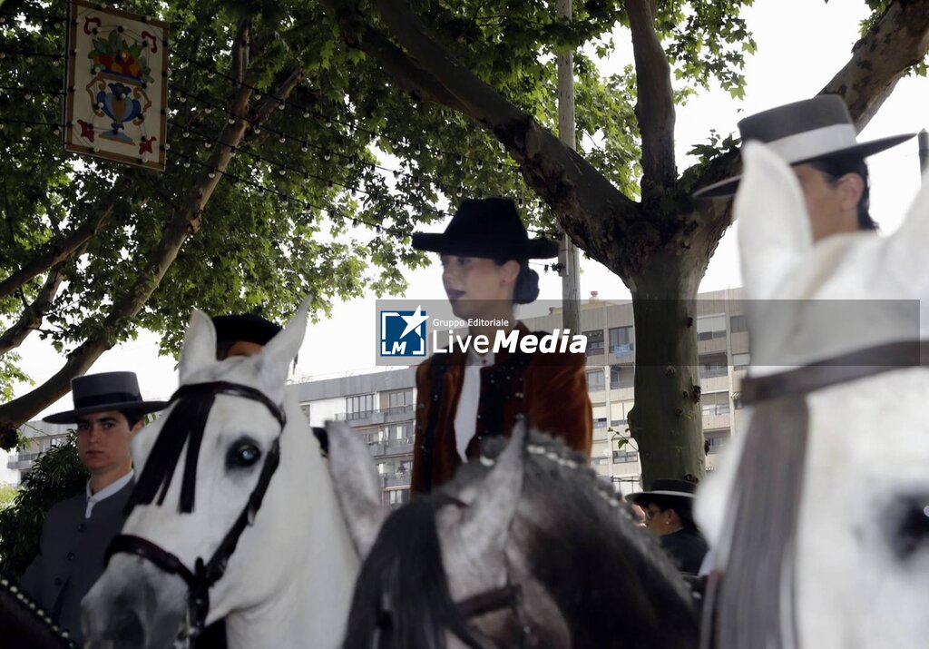 Victoria Federica a caballo en la Feria de Abeil en Sevilla - NEWS - VIP
