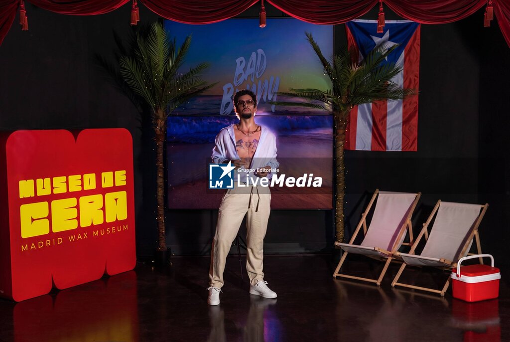 MUSEO DE CERA - BAD BUNNY Bad Bunny aterriza en el museo de cera de Madrid - NEWS - VIP