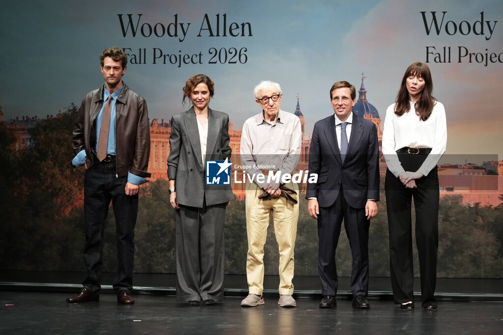 Woody Allen, Jose Luis Martinez Almeida, Isabel Diaz Ayuso, Alexi Wasse, Peter Vives during presentation of film Wasp 2026 in Madrid on Thursday, 01 October 2026. - NEWS - VIP