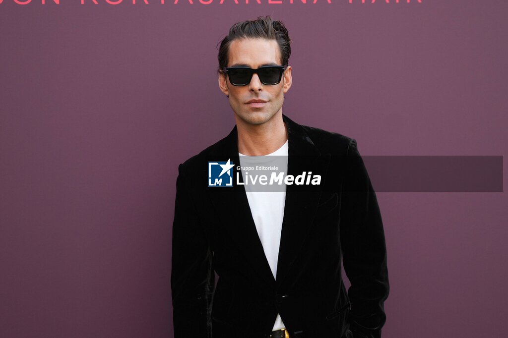 Jon Kortajarena asiste a un evento de cuidado capilar en Madrid - NEWS - VIP