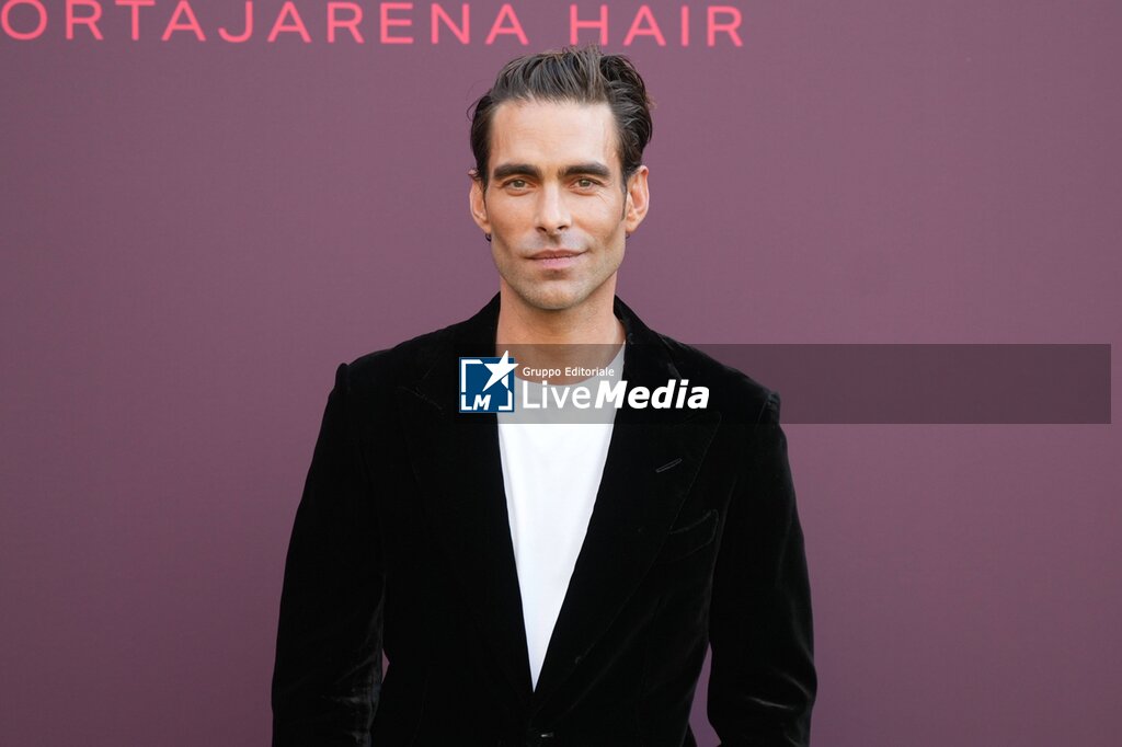Jon Kortajarena asiste a un evento de cuidado capilar en Madrid - NEWS - VIP