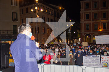 2020-10-26 - Treviso Manifestazione di protesta contro il nuovo Dpcm del Governo. - MANIFESTAZIONE NO-DPCM - NEWS - CHRONICLE