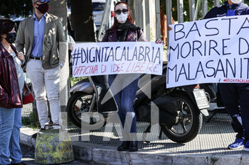 2020-11-11 - Manifestante - DIAMO VOCE ALLA CALABRIA, CONTRO IL COMMISSARIAMENTO DELLA SANITà REGIONALE.  - NEWS - CHRONICLE