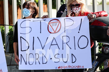 2020-11-11 - Manifestanti - DIAMO VOCE ALLA CALABRIA, CONTRO IL COMMISSARIAMENTO DELLA SANITà REGIONALE.  - NEWS - CHRONICLE