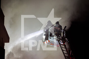 2020-11-12 - Pompieri in azione  - INCENDIO ALLA CORTE D'APPELLO DI REGGIO CALABRIA - NEWS - CHRONICLE