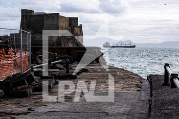 2020-12-29 - Danni della mareggiata sul lungomare di Napoli-Damage from the storm on the Naples seafront - MAREGGIATA LUNGOMARE - NEWS - CHRONICLE