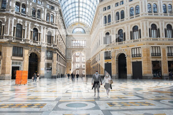 2021-03-21 - Napoli - Galleria Umberto 1. La Galleria più famosa della città partenopea adesso è completamente vuota e spenta - CAMPANIA IN ZONA ROSSA - NEWS - CHRONICLE